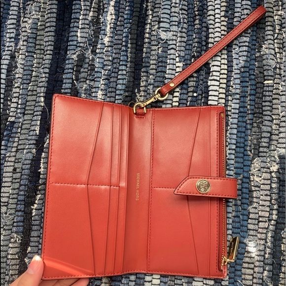 Michael Kors Wallet - Picture 3 of 13